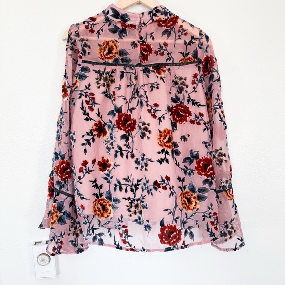 Miss Me Pink Floral Velvet Blouse 🧺 - Picture 3 of 8